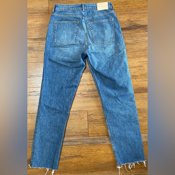 Everlane. The Curvy Cheeky Jean. Size: 29. - Picture 3 of 9